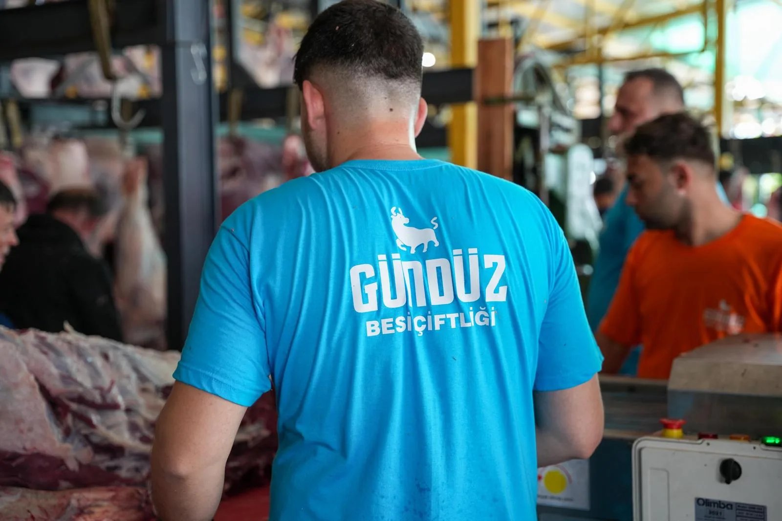 Gündüz Besi Çiftliği uzman kesim ekibi